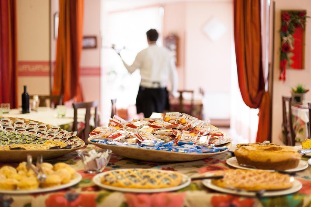 Hotel Fabbrini Аббадиа Сан Сальваторе Экстерьер фото