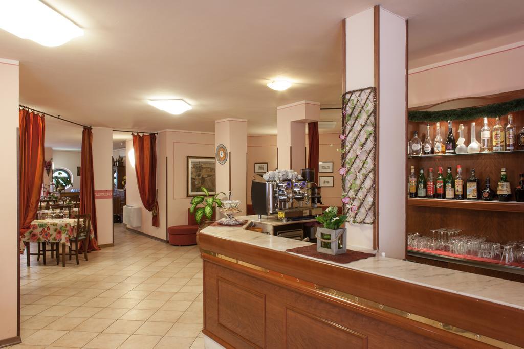 Hotel Fabbrini Аббадиа Сан Сальваторе Экстерьер фото