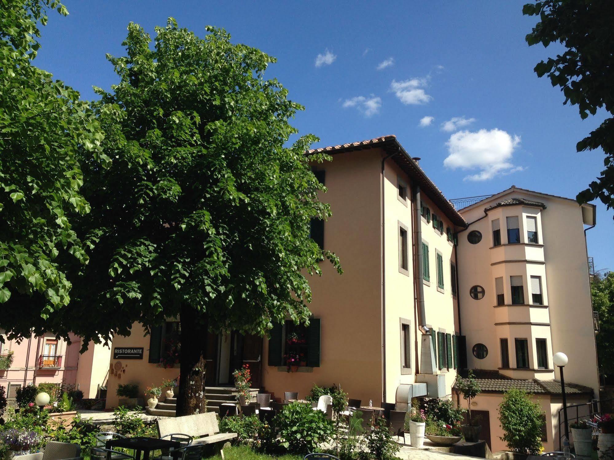Hotel Fabbrini Аббадиа Сан Сальваторе Экстерьер фото