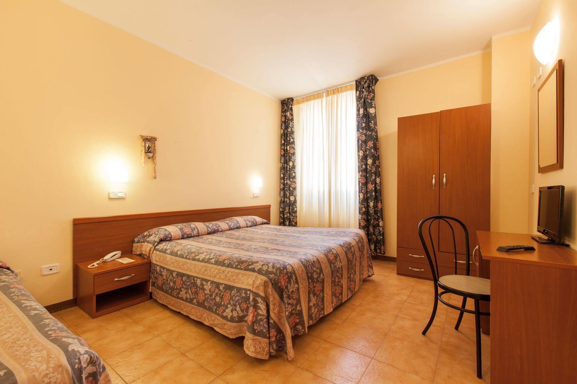 Hotel Fabbrini Аббадиа Сан Сальваторе Экстерьер фото