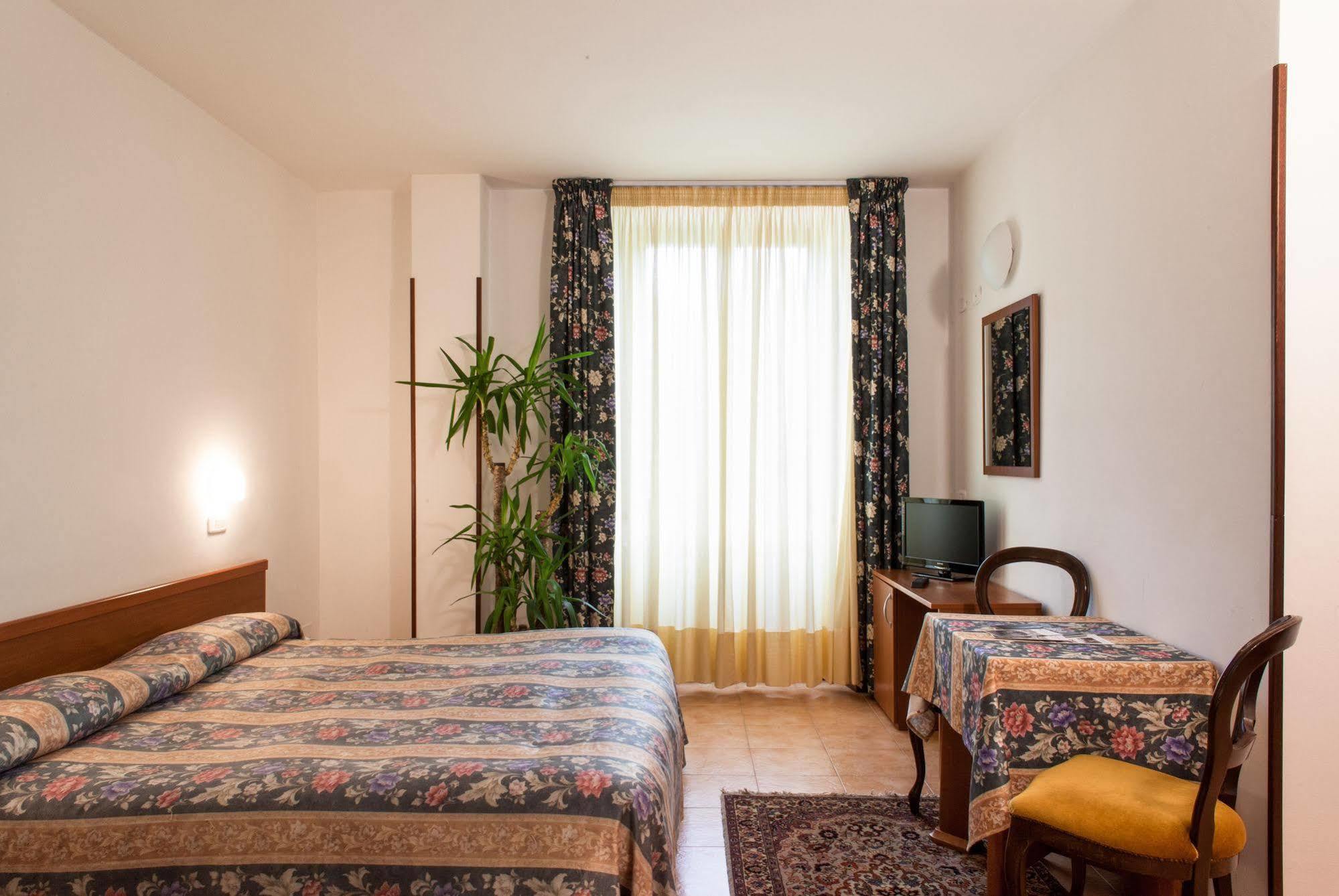 Hotel Fabbrini Аббадиа Сан Сальваторе Экстерьер фото
