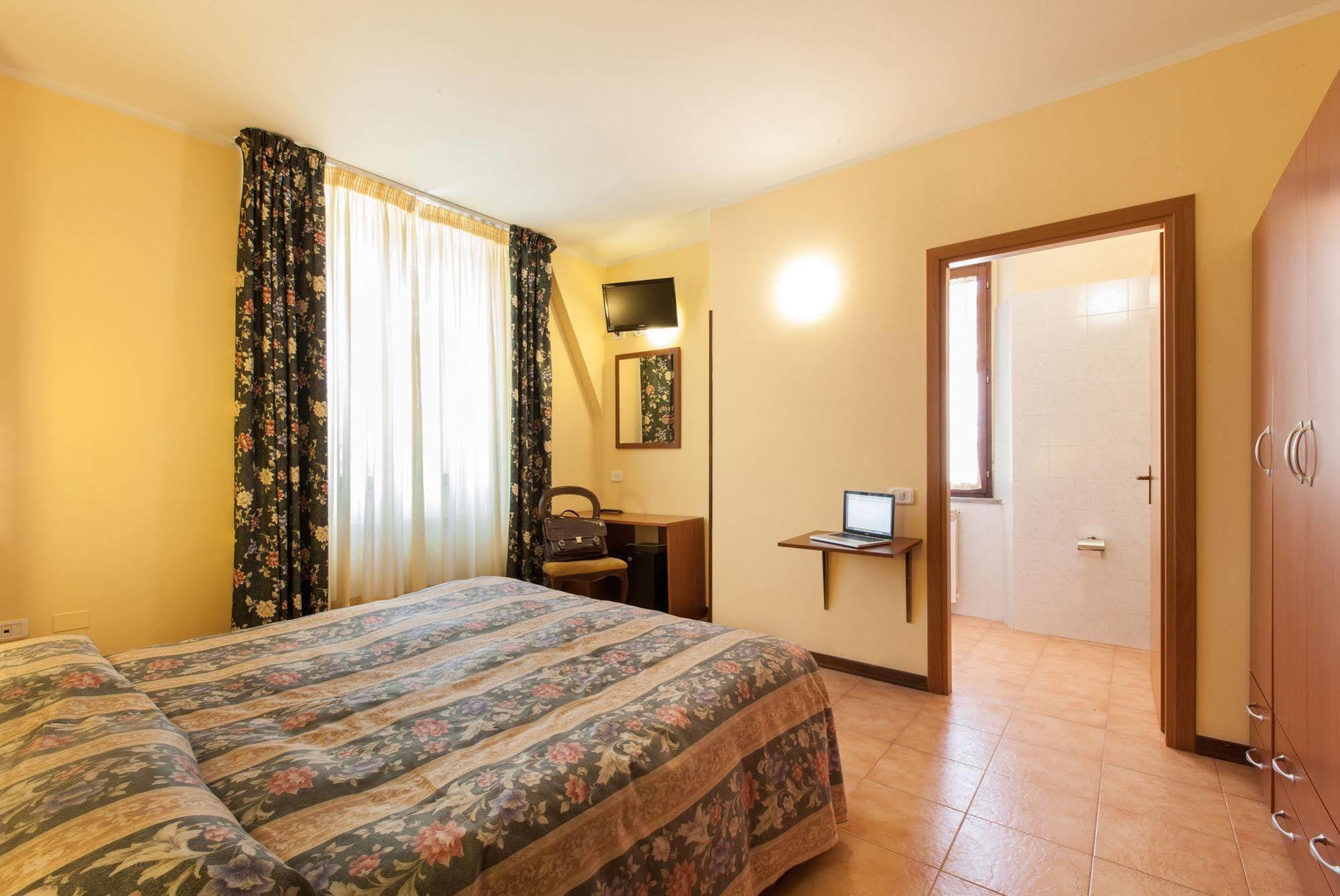 Hotel Fabbrini Аббадиа Сан Сальваторе Экстерьер фото