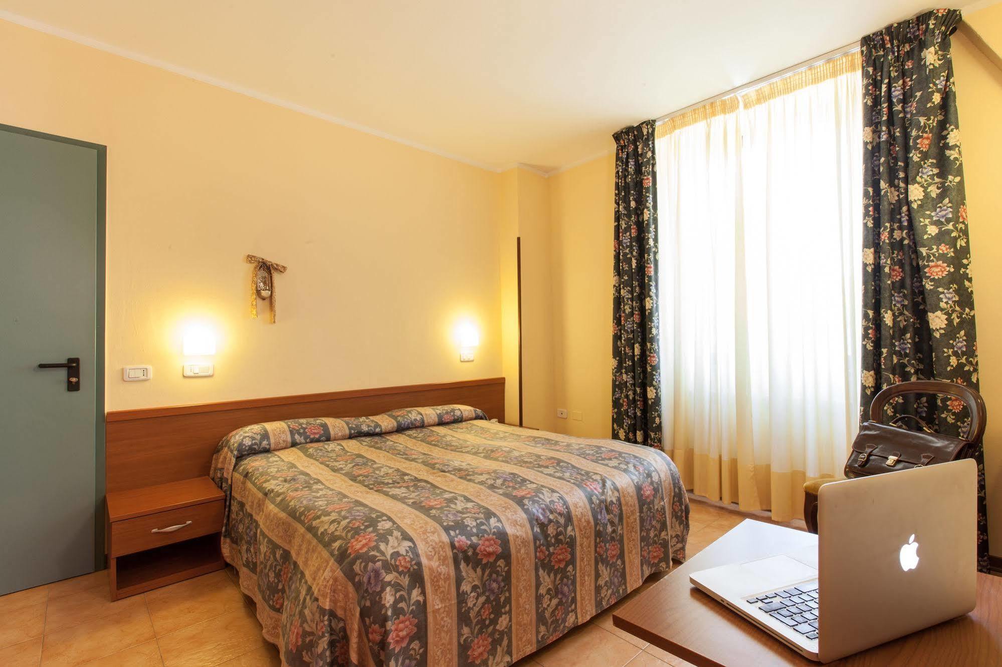 Hotel Fabbrini Аббадиа Сан Сальваторе Экстерьер фото