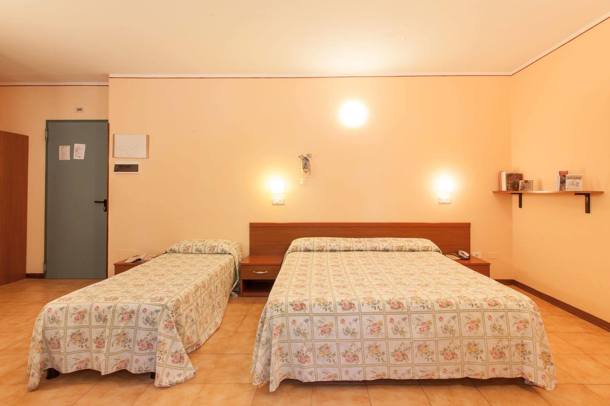 Hotel Fabbrini Аббадиа Сан Сальваторе Экстерьер фото